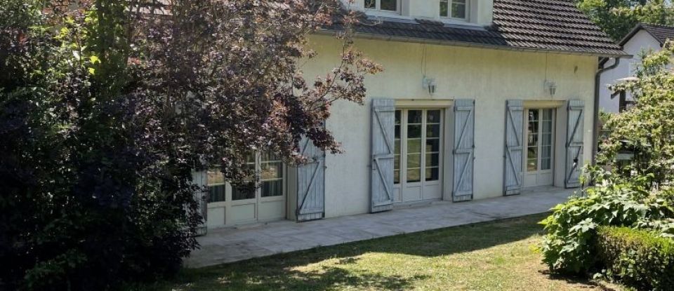 Maison 4 pièces de 165 m² à Armentières-en-Brie (77440)