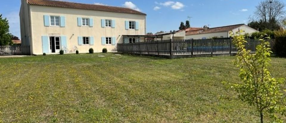 House 11 rooms of 313 m² in Puyravault (85450)