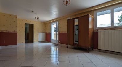 House 7 rooms of 220 m² in Louzy (79100)