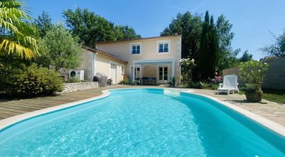 House 7 rooms of 176 m² in Fontaine-le-Comte (86240)