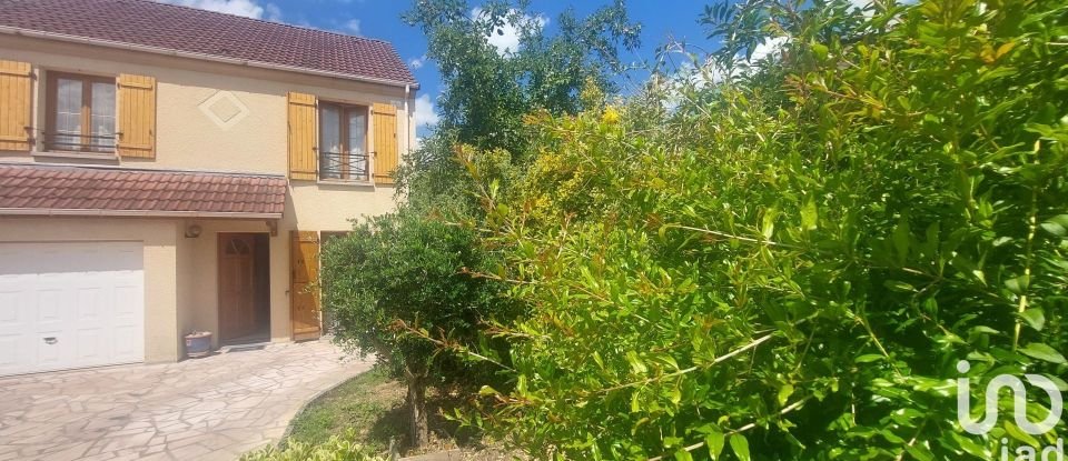 House 4 rooms of 90 m² in Mitry-Mory (77290)