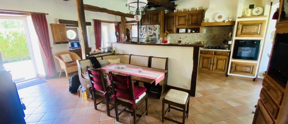 House 6 rooms of 217 m² in Roches-Prémarie-Andillé (86340)