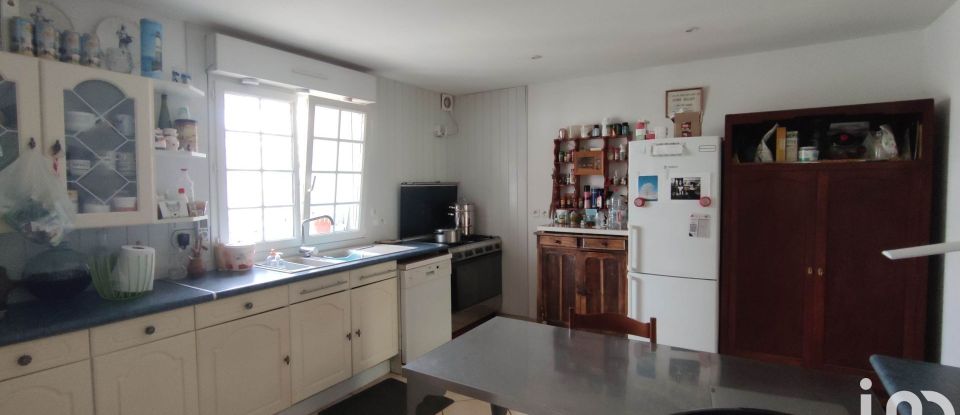 House 8 rooms of 227 m² in Angerville (91670)
