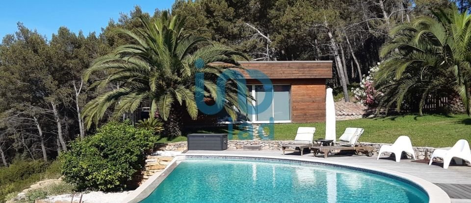 Maison 6 pièces de 230 m² à La Cadière-d'Azur (83740)