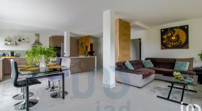 Apartment 6 rooms of 110 m² in LE CHESNAY-ROCQUENCOURT (78150)