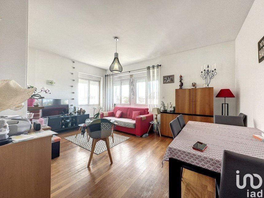Apartment 3 rooms of 60 m² in Quiberon (56170)