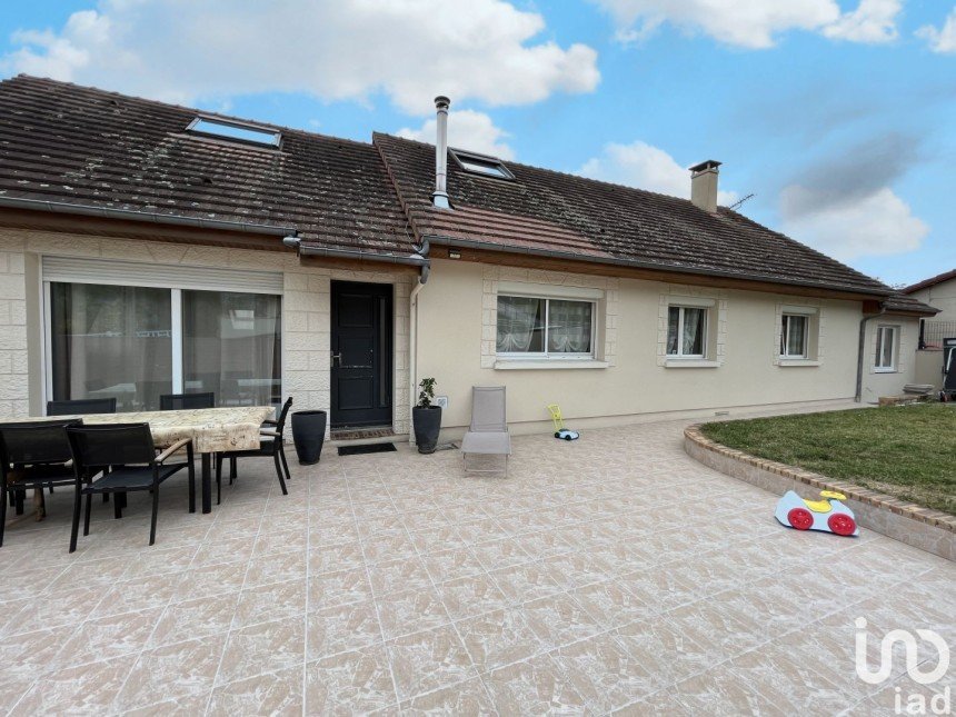 House 5 rooms of 175 m² in Grand-Couronne (76530)