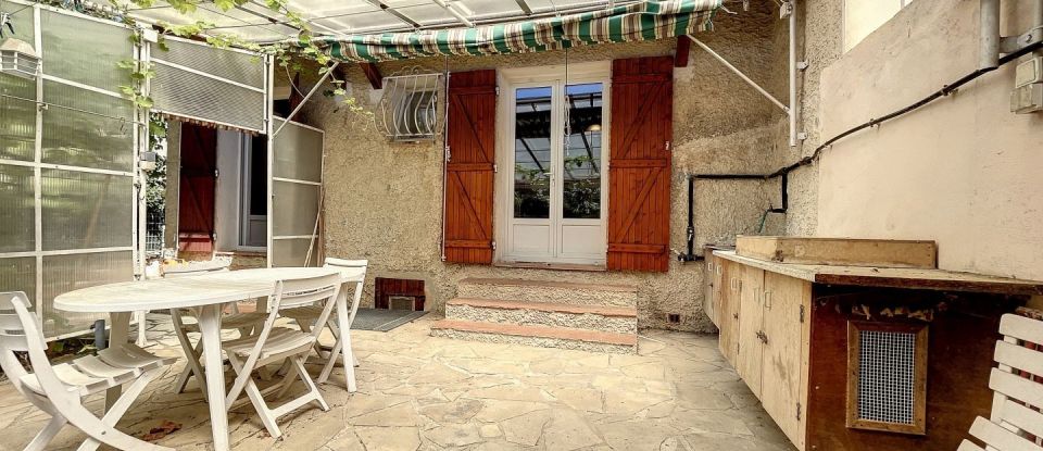 House 6 rooms of 102 m² in Six-Fours-les-Plages (83140)