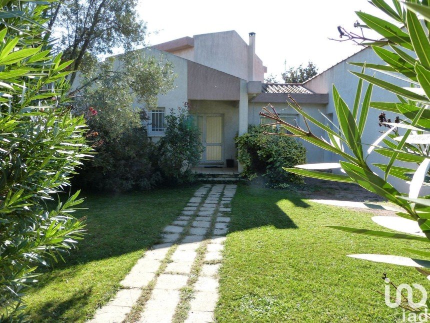 House 8 rooms of 210 m² in Canohès (66680)