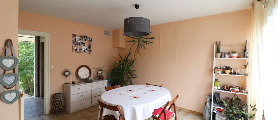 House 4 rooms of 70 m² in Montguyon (17270)
