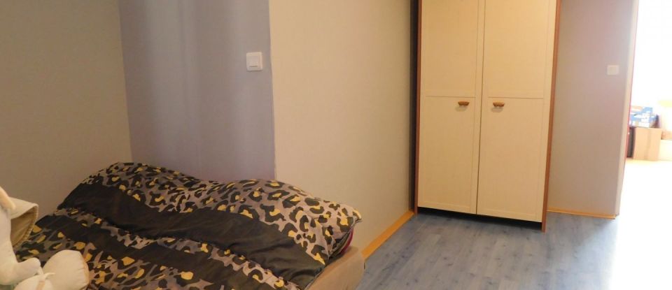 House 8 rooms of 210 m² in Treignat (03380)