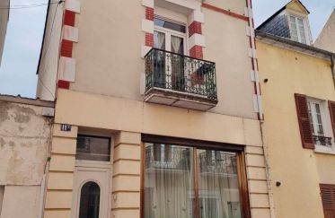 House 5 rooms of 95 m² in Vichy (03200)