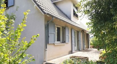 House 8 rooms of 155 m² in Arpajon-sur-Cère (15130)