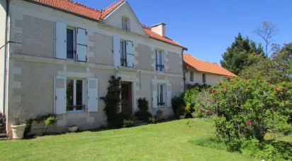 Maison 11 pièces de 265 m² à Quinçay (86190)