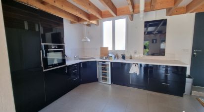 House 6 rooms of 187 m² in LA PALLICE (17000)