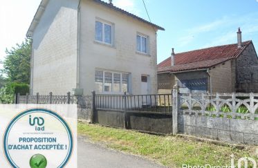 House 4 rooms of 70 m² in Savigné (86400)