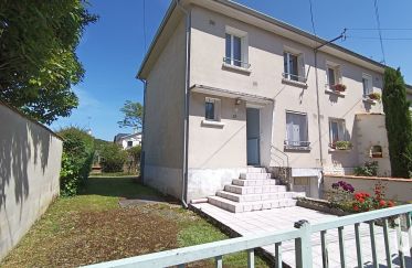 House 4 rooms of 69 m² in Niort (79000)