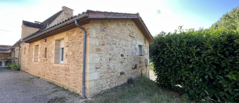House 8 rooms of 168 m² in Carsac-Aillac (24200)