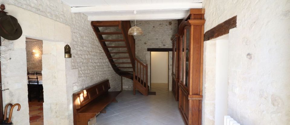 Maison 7 pièces de 350 m² à Sainte-Colombe (17210)