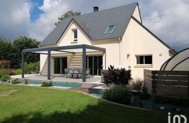 House 6 rooms of 137 m² in Savigny (50210)