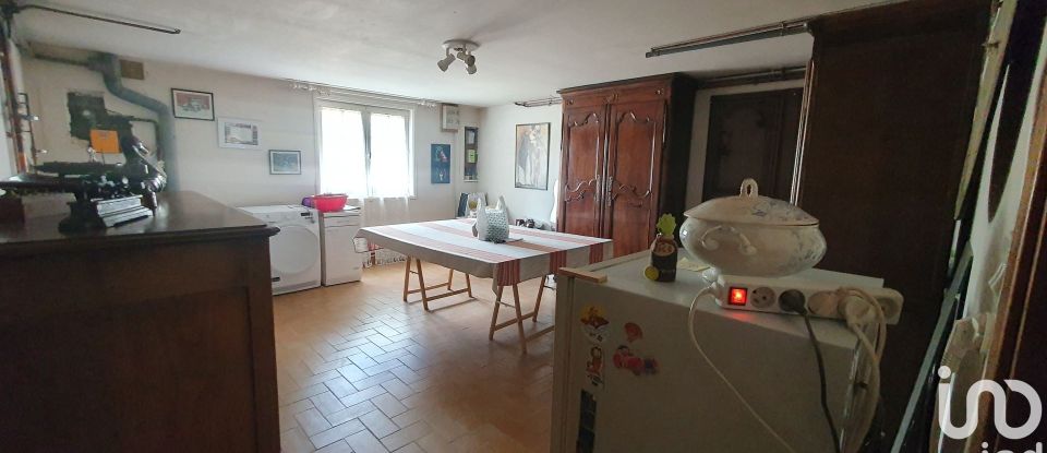 House 7 rooms of 142 m² in Domérat (03410)