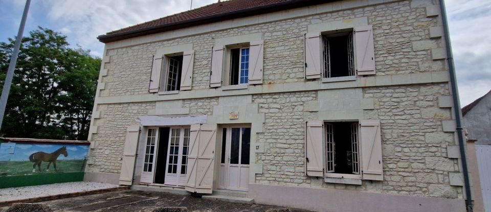 Maison 6 pièces de 142 m² à Naintré (86530)