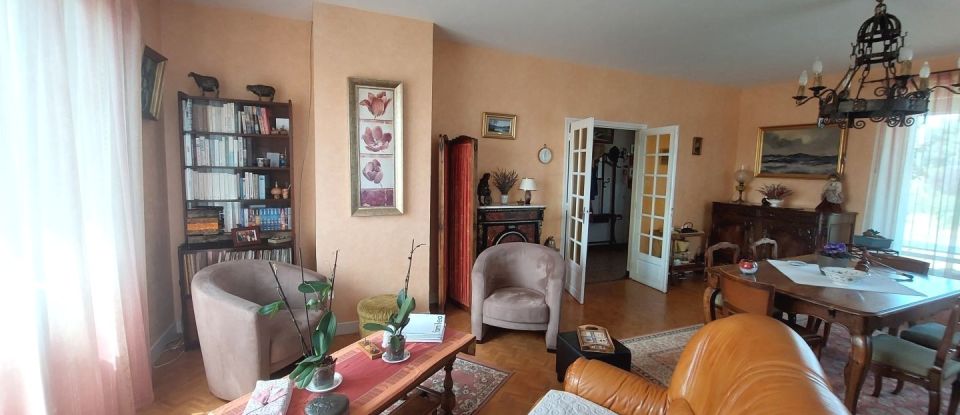 House 8 rooms of 200 m² in Saint-Auvent (87310)