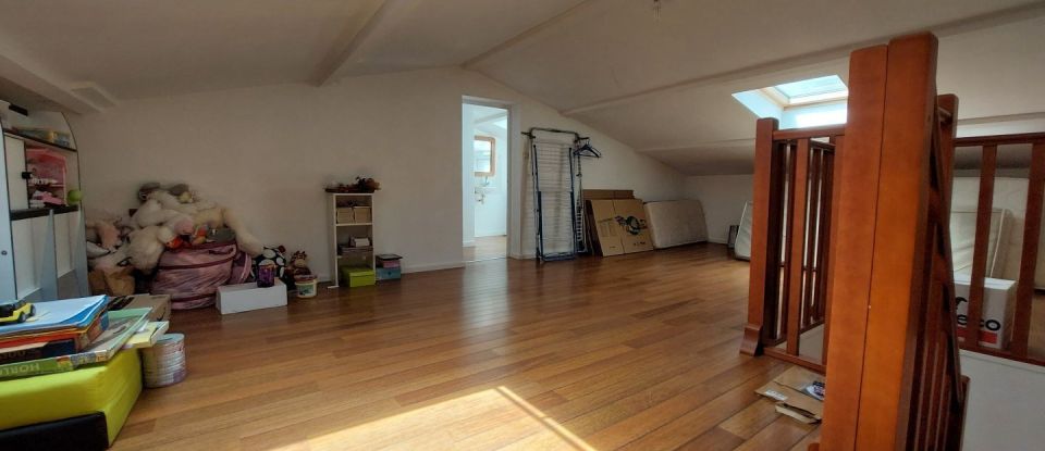 Maison 7 pièces de 176 m² à Seillons-Source-d'Argens (83470)
