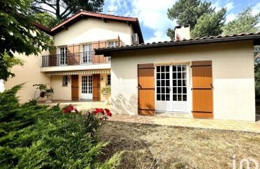 House 7 rooms of 151 m² in Pessac (33600)