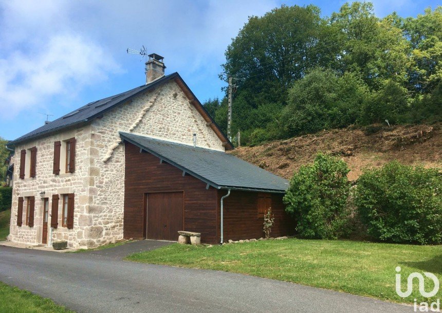 House 5 rooms of 135 m² in Saint-Setiers (19290)