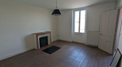 House 4 rooms of 94 m² in Saint-Sauvant (86600)
