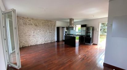 Town house 4 rooms of 95 m² in Cheptainville (91630)