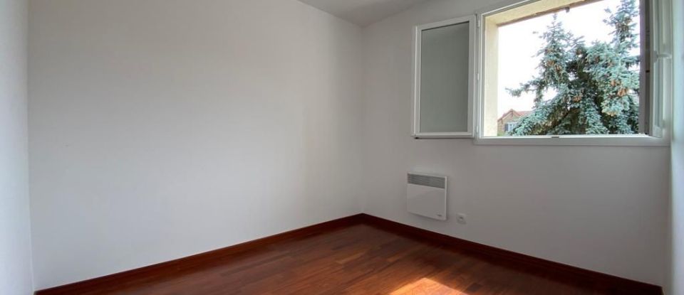 Town house 4 rooms of 95 m² in Cheptainville (91630)