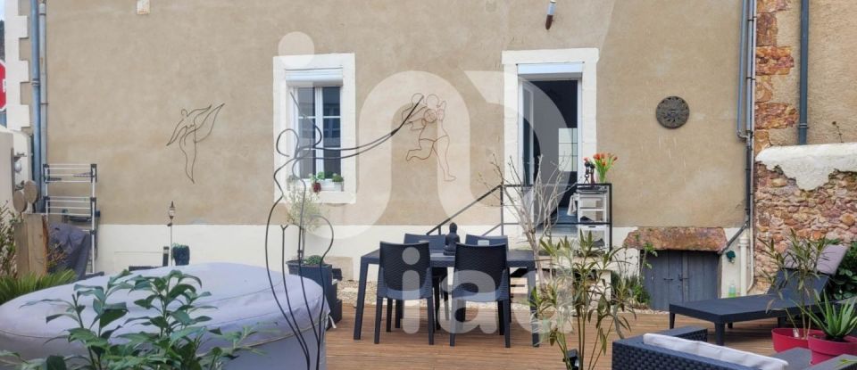 House 6 rooms of 147 m² in Vallon-en-Sully (03190)