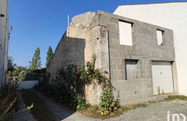 Parking of 80 m² in Esnandes (17137)
