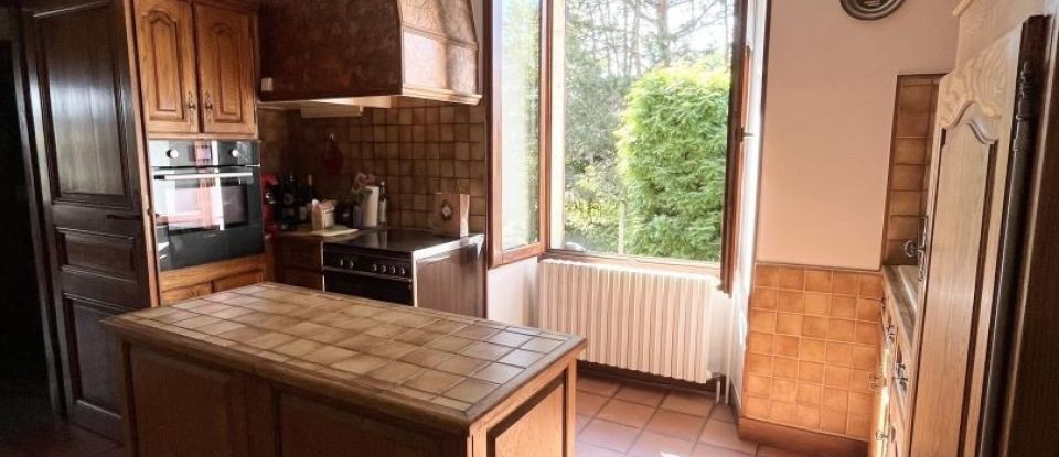 House 5 rooms of 180 m² in Val-de-Meuse (52140)