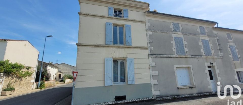 House 4 rooms of 120 m² in Mazeray (17400)
