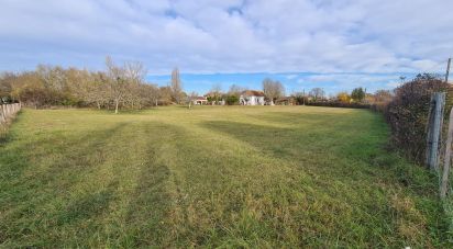 Land of 3,936 m² in Thors (17160)