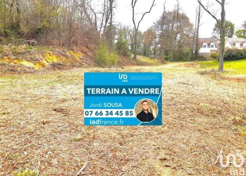 Terrain de 2 789 m² à Mourenx (64150)