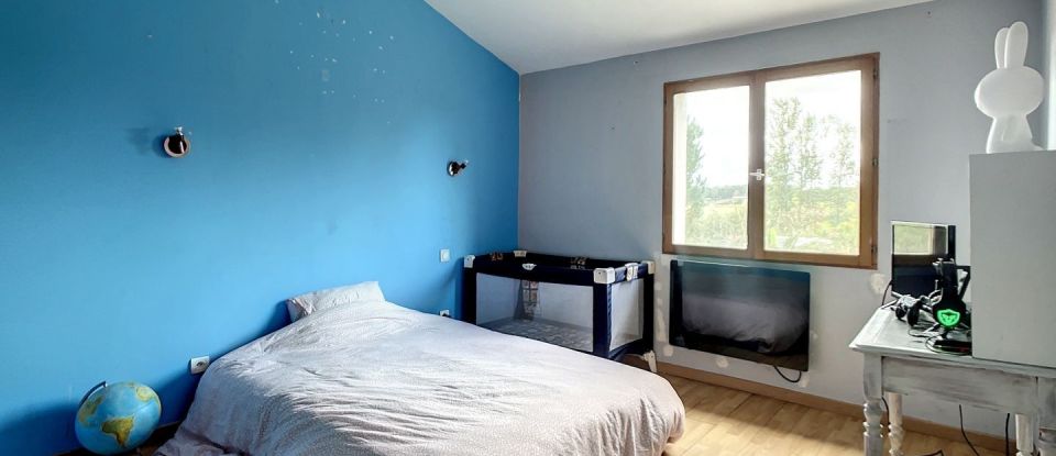 House 7 rooms of 221 m² in Bonneville-et-Saint-Avit-de-Fumadières (24230)