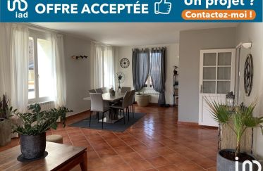 House 5 rooms of 207 m² in Camps-la-Source (83170)