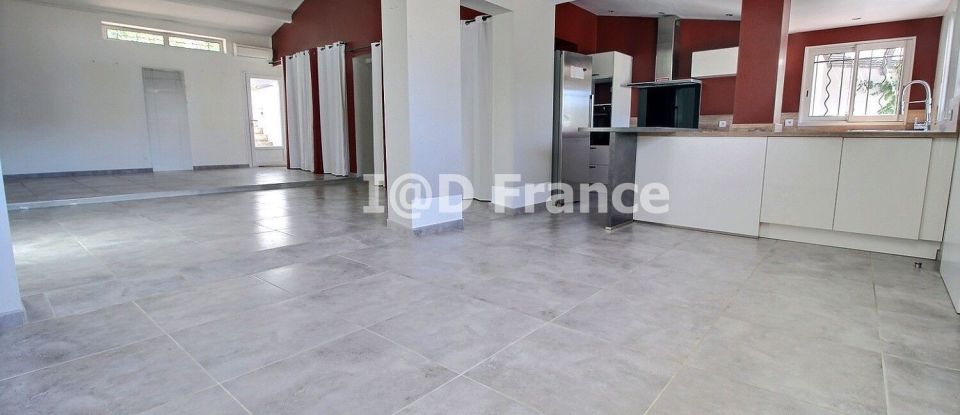 House 4 rooms of 121 m² in Aubagne (13400)