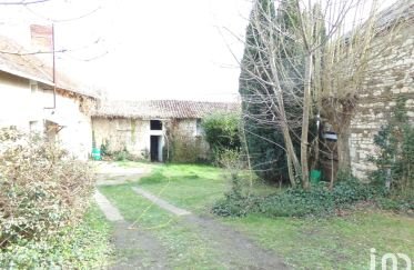 Farm 2 rooms of 80 m² in Scorbé-Clairvaux (86140)