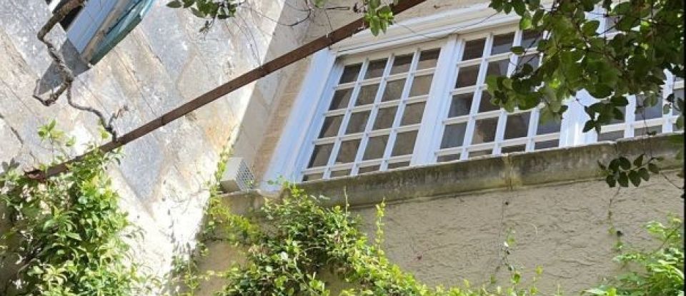 House 8 rooms of 220 m² in Uzès (30700)