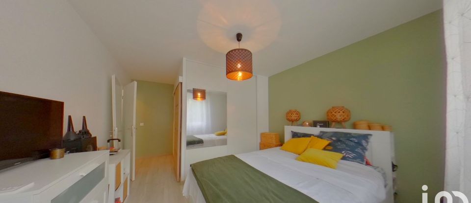Apartment 3 rooms of 68 m² in Pontault-Combault (77340)