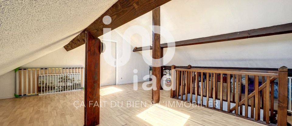 House 8 rooms of 153 m² in Combs-la-Ville (77380)