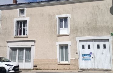 House 4 rooms of 158 m² in Coulonges-sur-l'Autize (79160)
