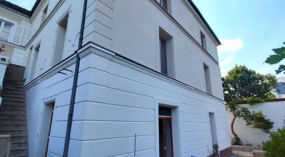House 8 rooms of 240 m² in Viry-Châtillon (91170)