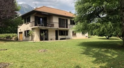 House 7 rooms of 180 m² in Saint-Ismier (38330)