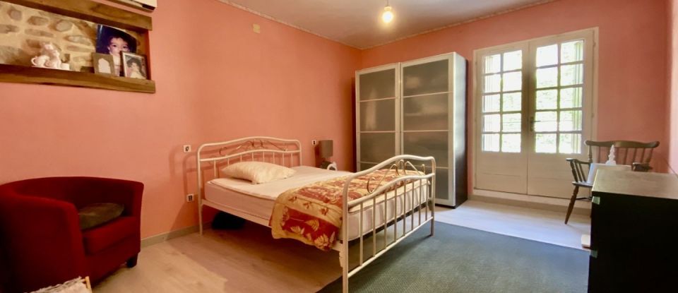 Maison 5 pièces de 150 m² à Laudun-l'Ardoise (30290)